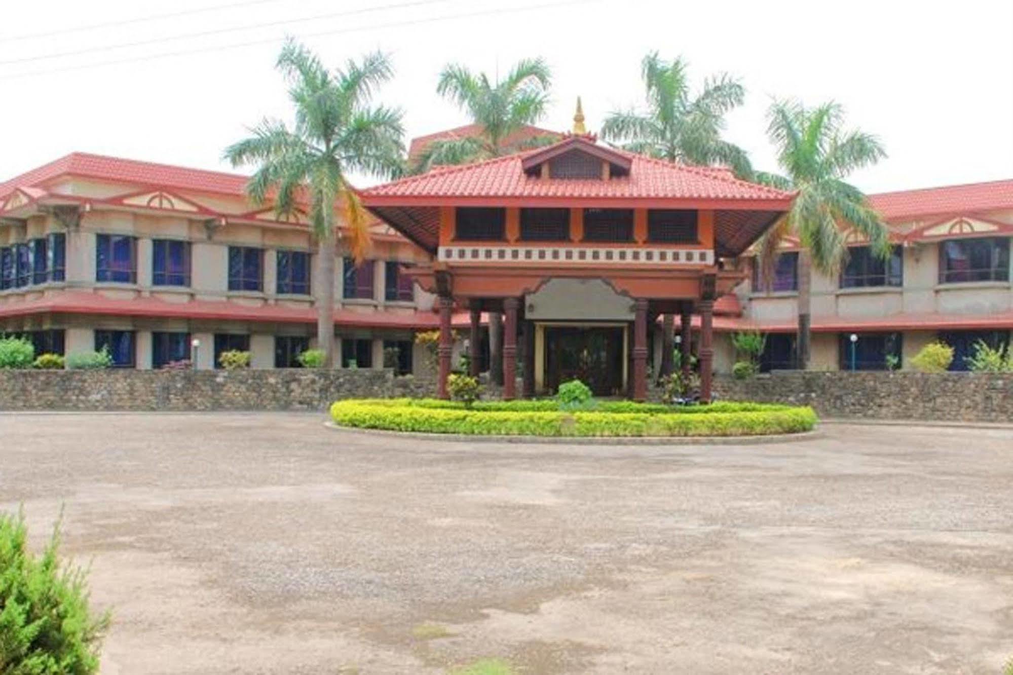 Hotel Lumbini Garden New Crystal Exterior foto